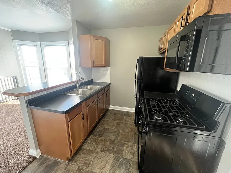 130 W Creighton Ave — Photo 4