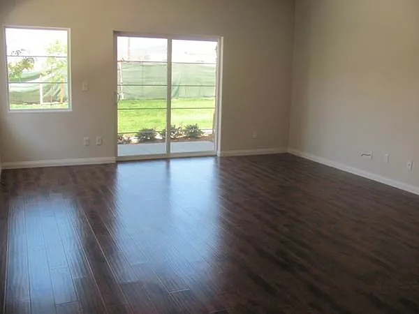 866 Lawrence Dr — Photo 4