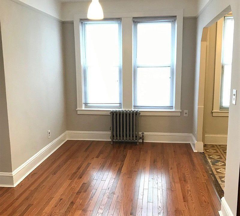 1st image of 3129 47th St APT 1R