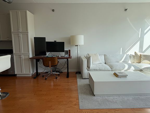 4th image of 909 W Washington Blvd APT 1002