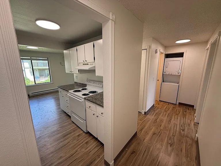 Ironwood Court Apartments — Photo 9