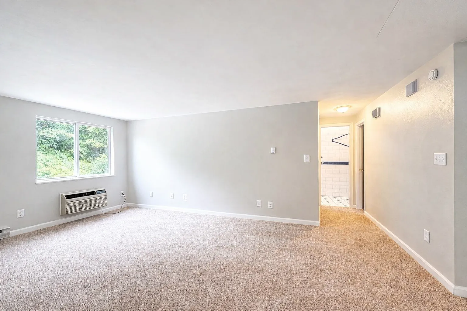 Oak Manor — Photo 2