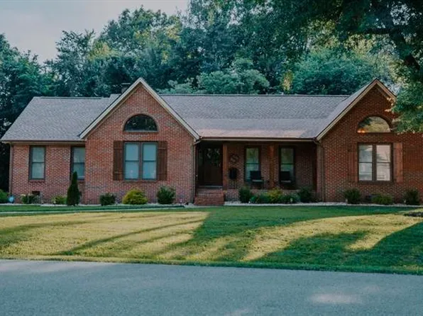 220 Valiant Dr, Paducah, KY 42001