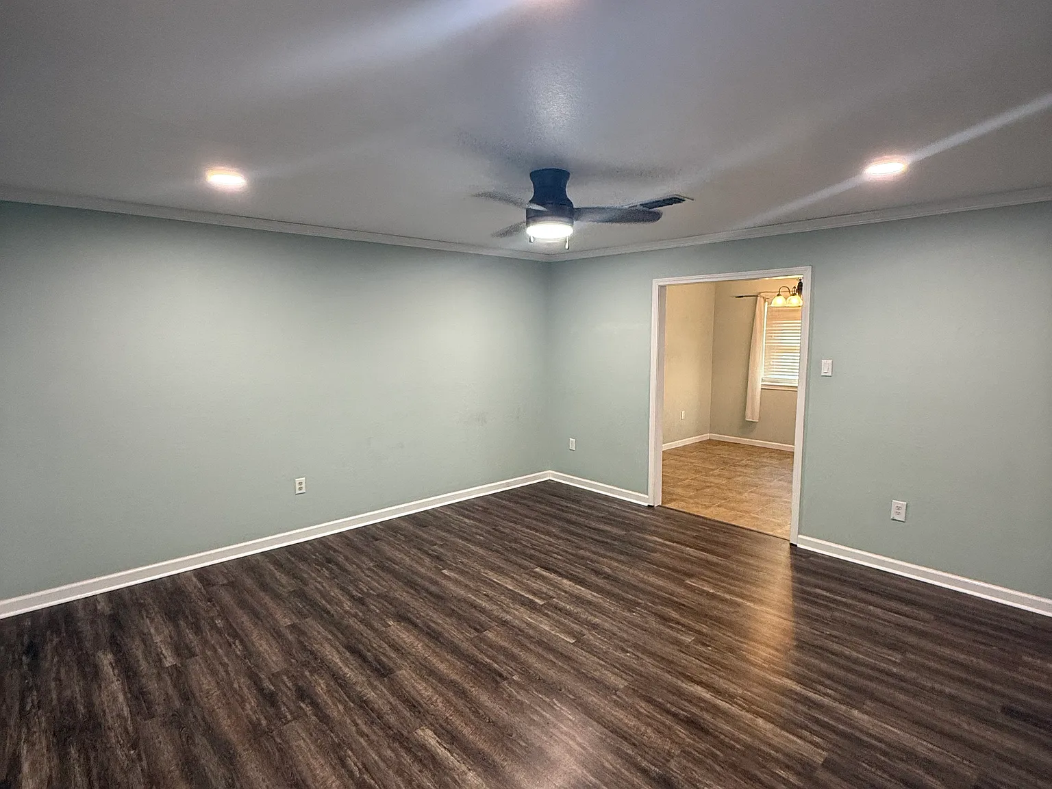 3 bed, 1375 sqft, $1,900 — Photo 2