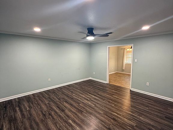 2nd image of 403 Vicks Ln
