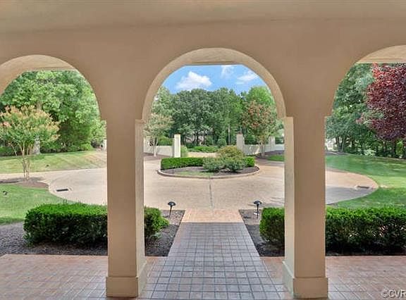 3rd image of 10 Nomas Ln