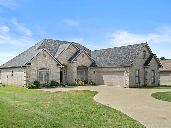 2nd image of 213 Plantation Dr