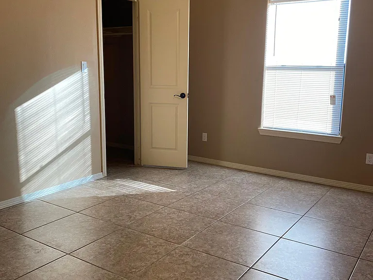 1112 Eisenhower St #B — Photo 13