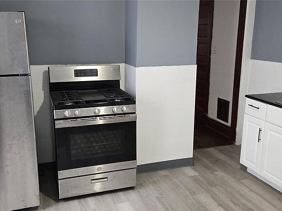 4th image of 627 Wyoming Ave #1