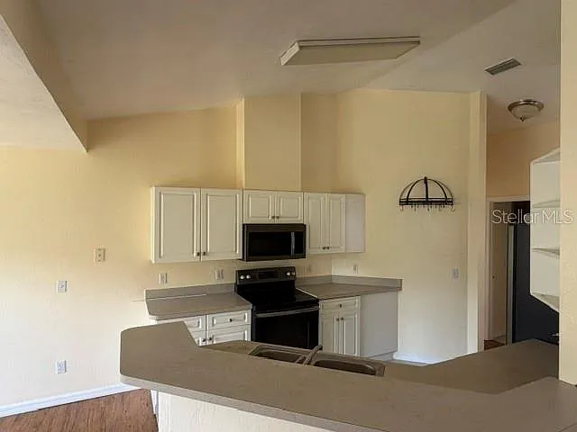 3 bed, 2.0 bath, 1696 sqft, $1,995 — Photo 3