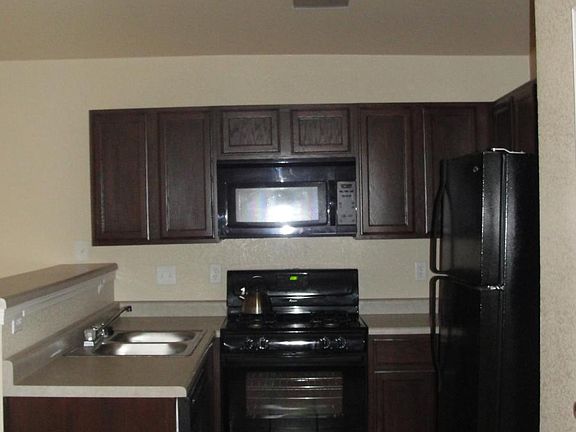 3rd image of 10521 Silvercloud Dr