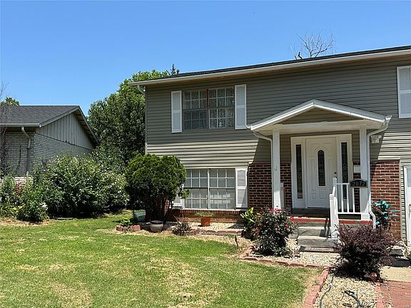 3rd image of 2072 Farflung Dr