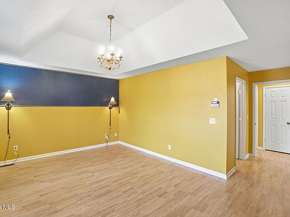 3rd image of 2515 Glengate Dr