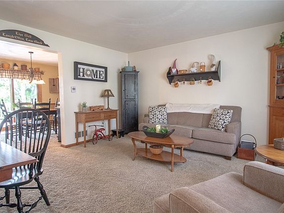 5th image of 208 Bonita Dr