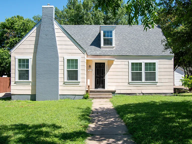 2606 Pine Ave — Photo 12