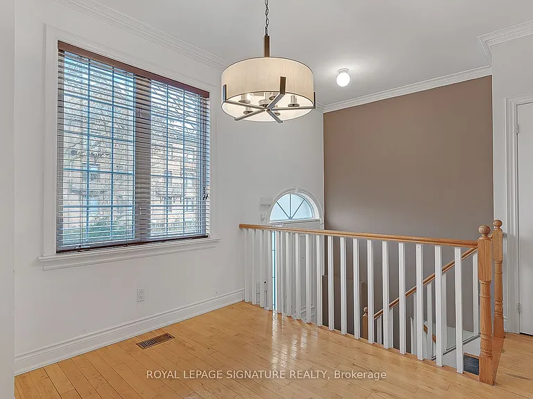 1019A College St — Photo 6
