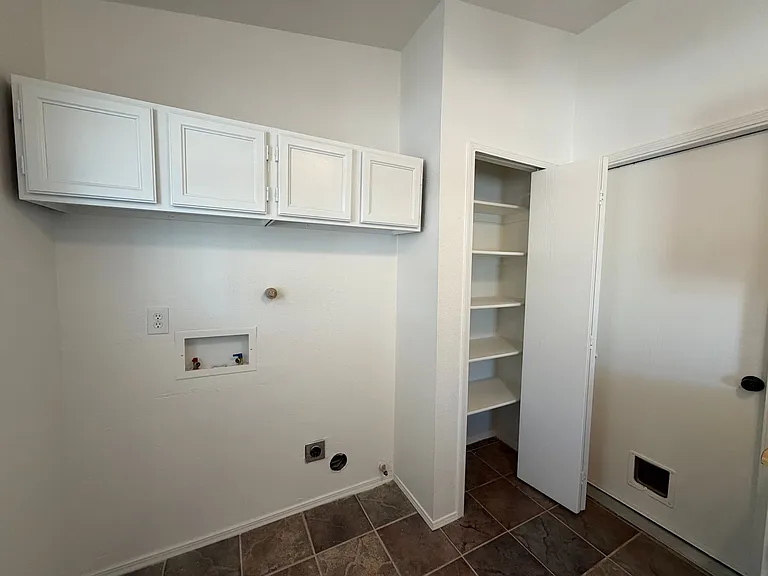 628 Pontiac Dr SW — Photo 16