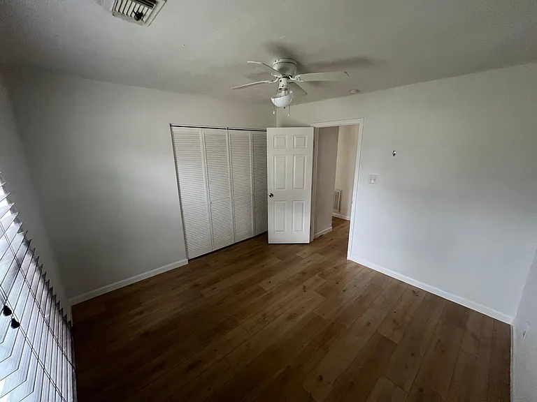 3907 Cinnamon Cove Dr — Photo 2