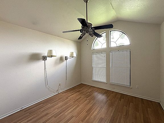 5th image of 3912 Bur Oak Dr