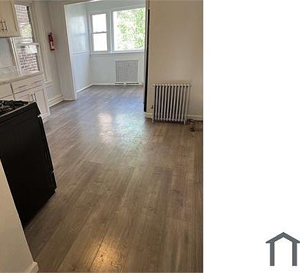 3rd image of 138 Shepard Ave APT 2