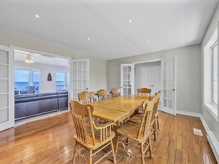 2653 Leonard St — Photo 10