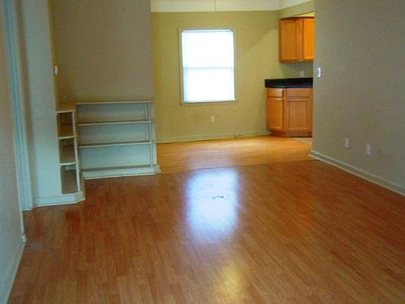 3rd image of 2885 40th Ave N