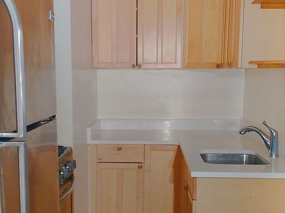 4th image of 2 Le Moyne Pkwy APT 1S