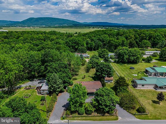 4th image of 3 Middle Acres