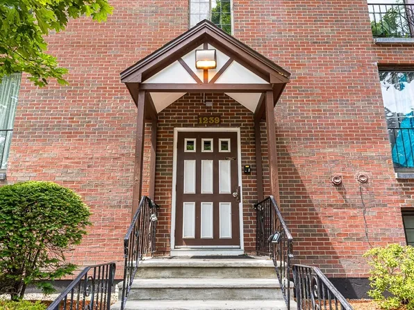 1239 Lawrence St APT 303, Lowell, MA 01852