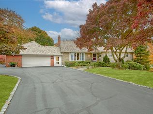 25 Fountain Dr, Valhalla, NY 10595