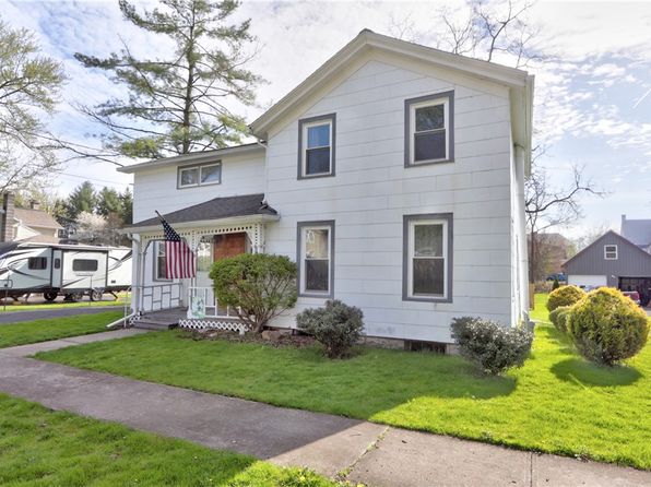 34 Chestnut St, Waterloo, NY 13165