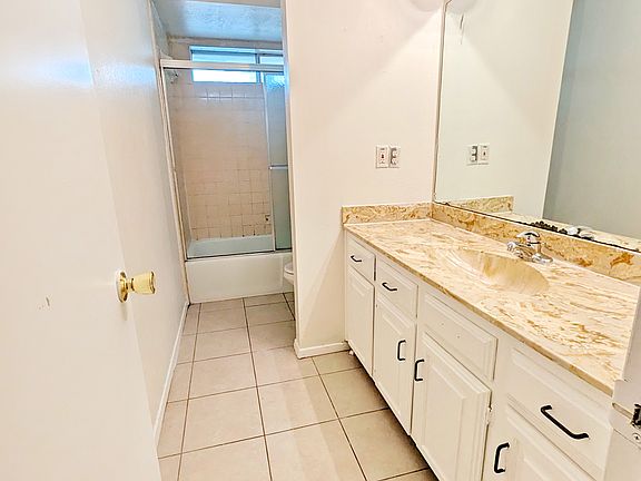 5th image of 1402 Leicester St