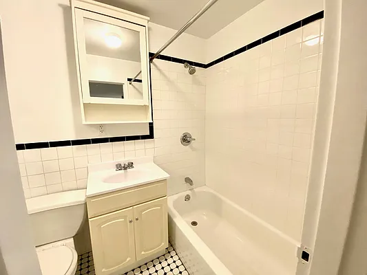 Rented by Douglas Elliman | media 16