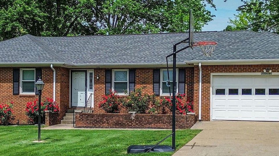 1st image of 135 Willowick Trl