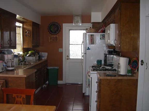 3rd image of 1103 W Pillsbury St