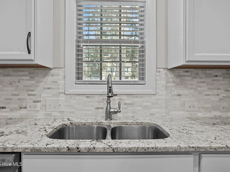 127 Lark Dr — Photo 17