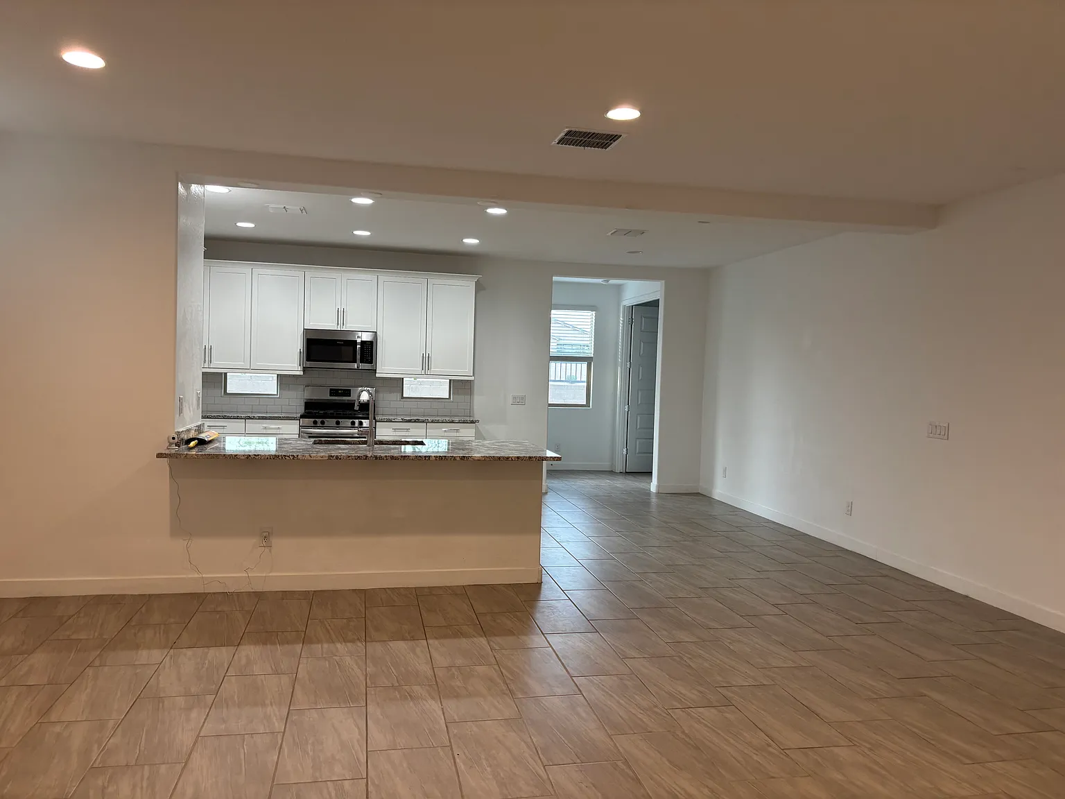 4 bed, 1799 sqft, $2,495 — Photo 3