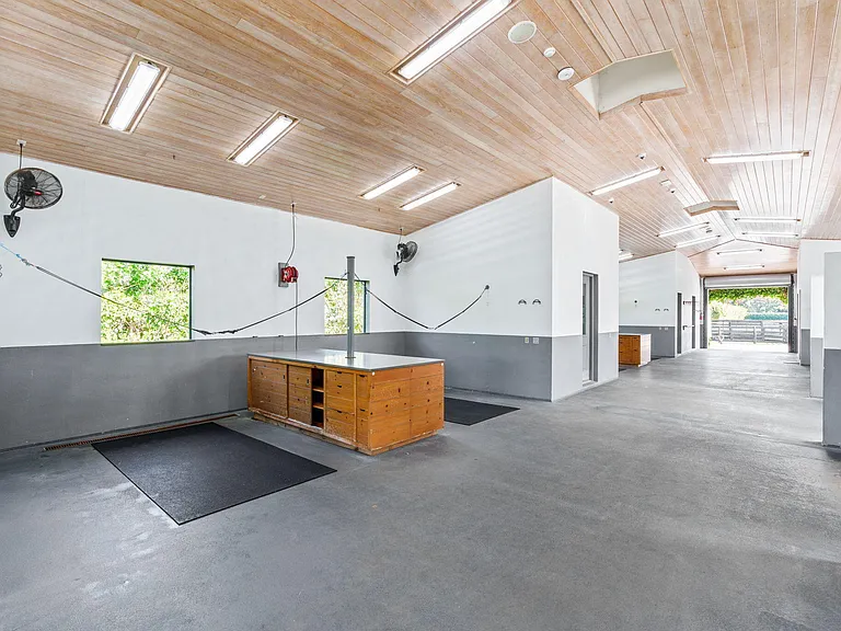 13155 Southfields Rd — Photo 32