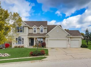 1624 Hunter Rd, Waukesha, WI 53189