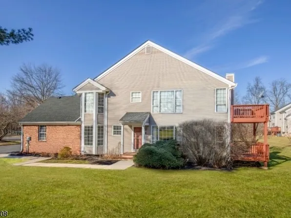 114 Blue Flag Ct, Readington Twp., NJ 08889