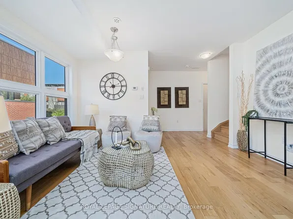 28 Curlew Dr #49, Toronto, ON M3A 0A8