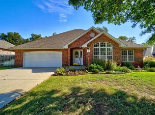 641 Lakeside Dr, Noble, OK 73068