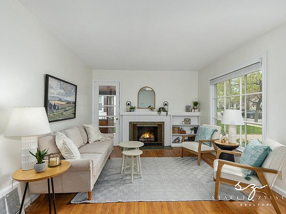 3rd image of 1144 Lakeside Dr SE