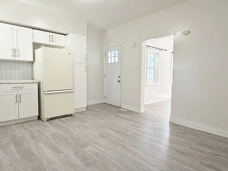 476 Aylmer Ave — Photo 10