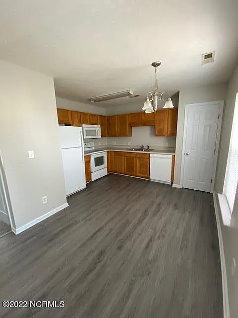 2 bed, 2.5 bath, 1200 sqft, $1,200 — Photo 4
