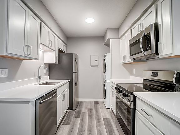 3rd image of 101 Meadowlands Dr APT D11