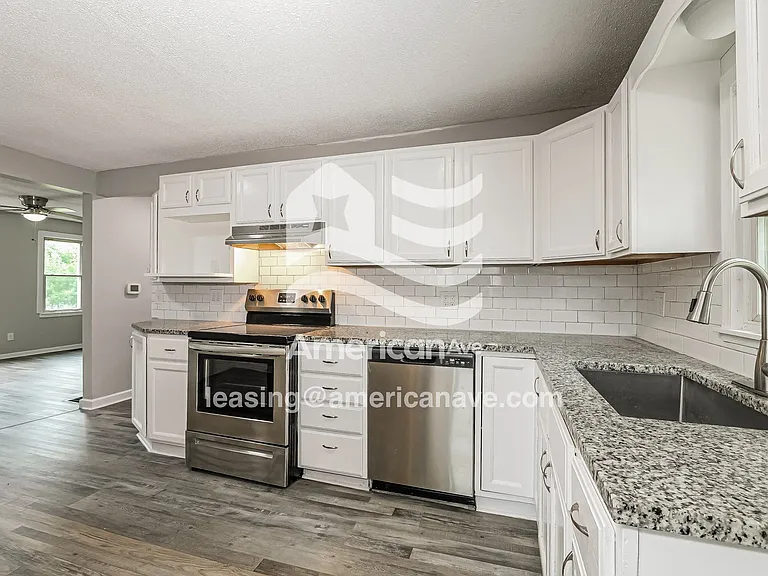1001135_005_kitchen_5.jpg