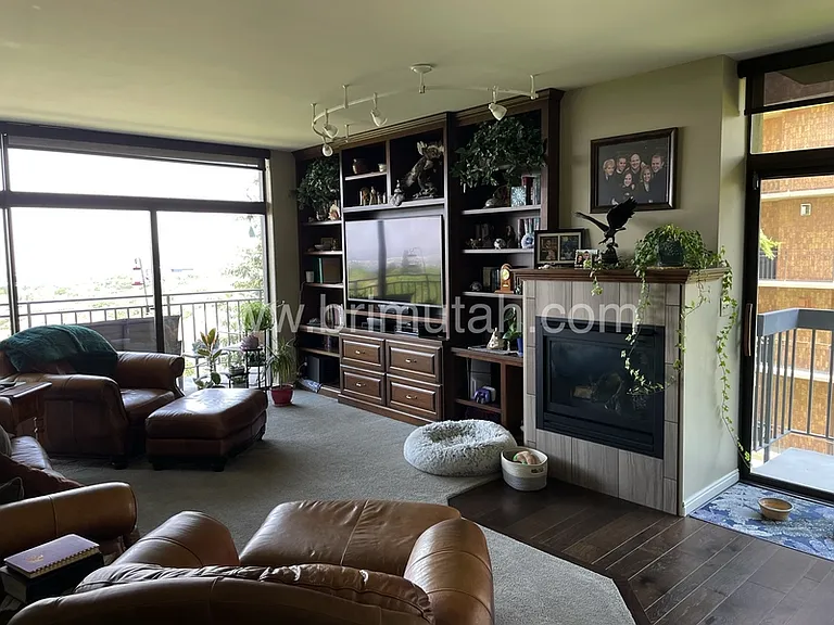 940 S Donner Way #290 — Photo 2