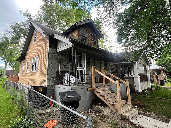 3rd image of 15868 Parkside St