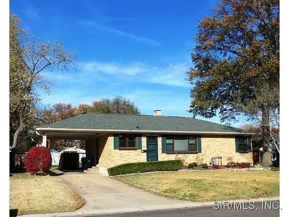 515 Roanoke Dr photo 1
